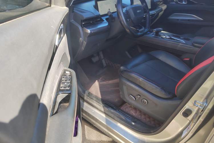 Used CHANGAN OSHAN Z6 2022 Blue Whale 1.5T DCT Smart Navigation Model