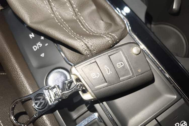 Used Volkswagen Teramont 2020 330TSI Two-Wheel-Drive Luxury Edition China VI Standard Vehicle Key