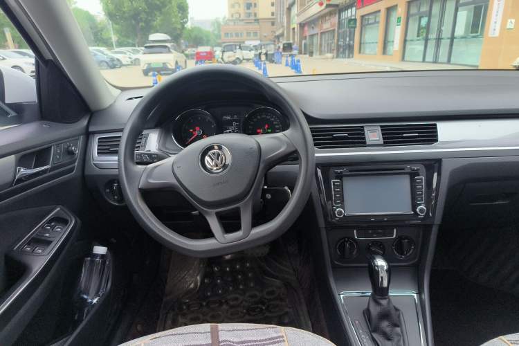Used Volkswagen Bora 2016 1.6L Automatic Fashion Model Steering Wheel