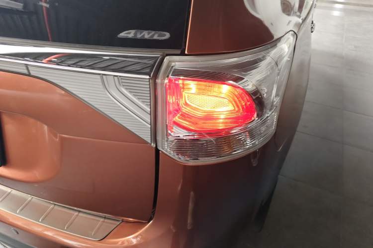 Used Mitsubishi Outlander 2013 2.4L 4x4 Luxury Navigation Edition 5 Seats