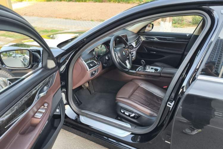 Used BMW 7 Series 2018 740Li Leading Model Excellence Package
