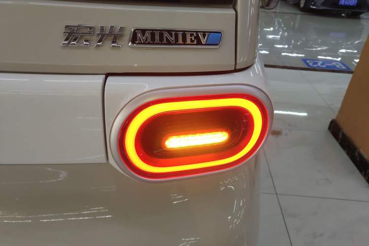 Used Wuling Hongguang MINIEV 2024 3rd Generation 215km Youth Edition Right Rear Taillight