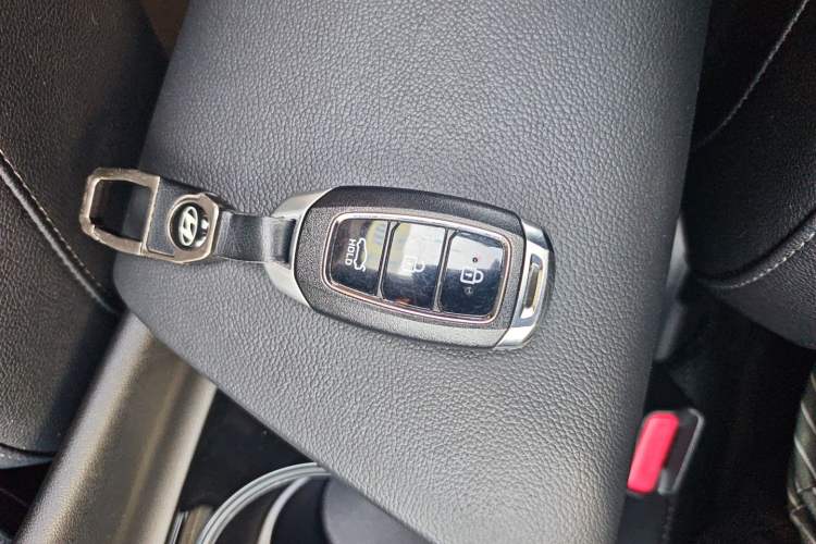 Used Hyundai Elantra 2023 1.5L CVT LUX Prestige Edition
