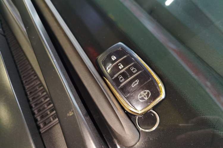 Used Toyota Vellfire 2023 Crown Dual-Engine 2.5L HV Ultimate Edition