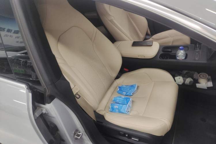 Used Nio ET5T 2023 75 kWh Touring Right Front Seat