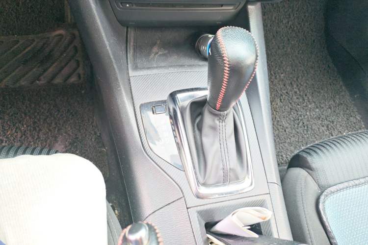 Used Mazda 3 Axela 2014 Sedan 1.5L Automatic Comfort Model