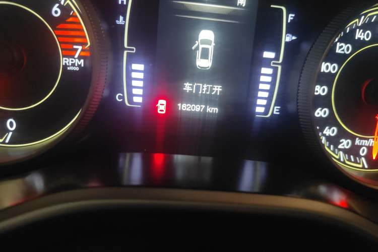 Used Jeep Cherokee 2016 2.4L Leading Edition Odometer Close Up