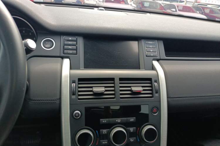 Used Land Rover Discovery Sport 2019 240 PS SE Version China VI Standard Audio And AC Panel