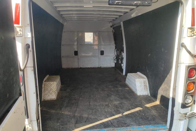 Used JMC E-Roadrunner 2023 E630 Van Base Model 41.86 kWh
