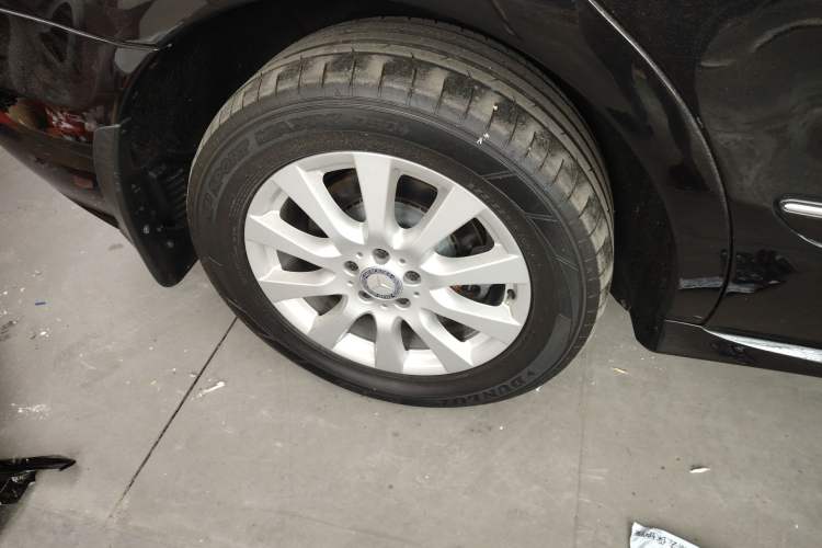 Used Mercedes-Benz R-Class 2017 R 320 4MATIC Business Edition Prestige Model Right Rear Wheel Hub