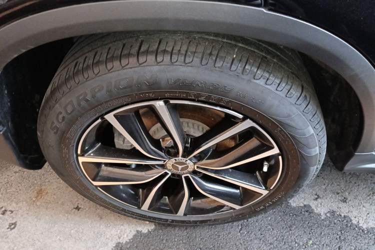 Used Mercedes-Benz GLC 2020 Facelifted GLC 300 L 4MATIC AMG-Line Exterior 5