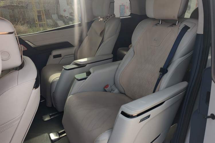 Used Buick Century 2023 2.0T Six-Seater Yinshi Edition