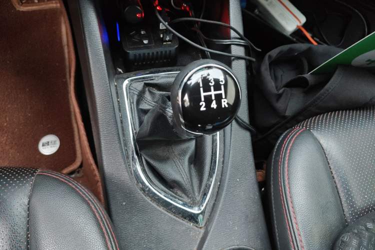 Used CHANGAN KAICHENG Oushang A600 2016 1.5L Manual Luxury 6-Seater
