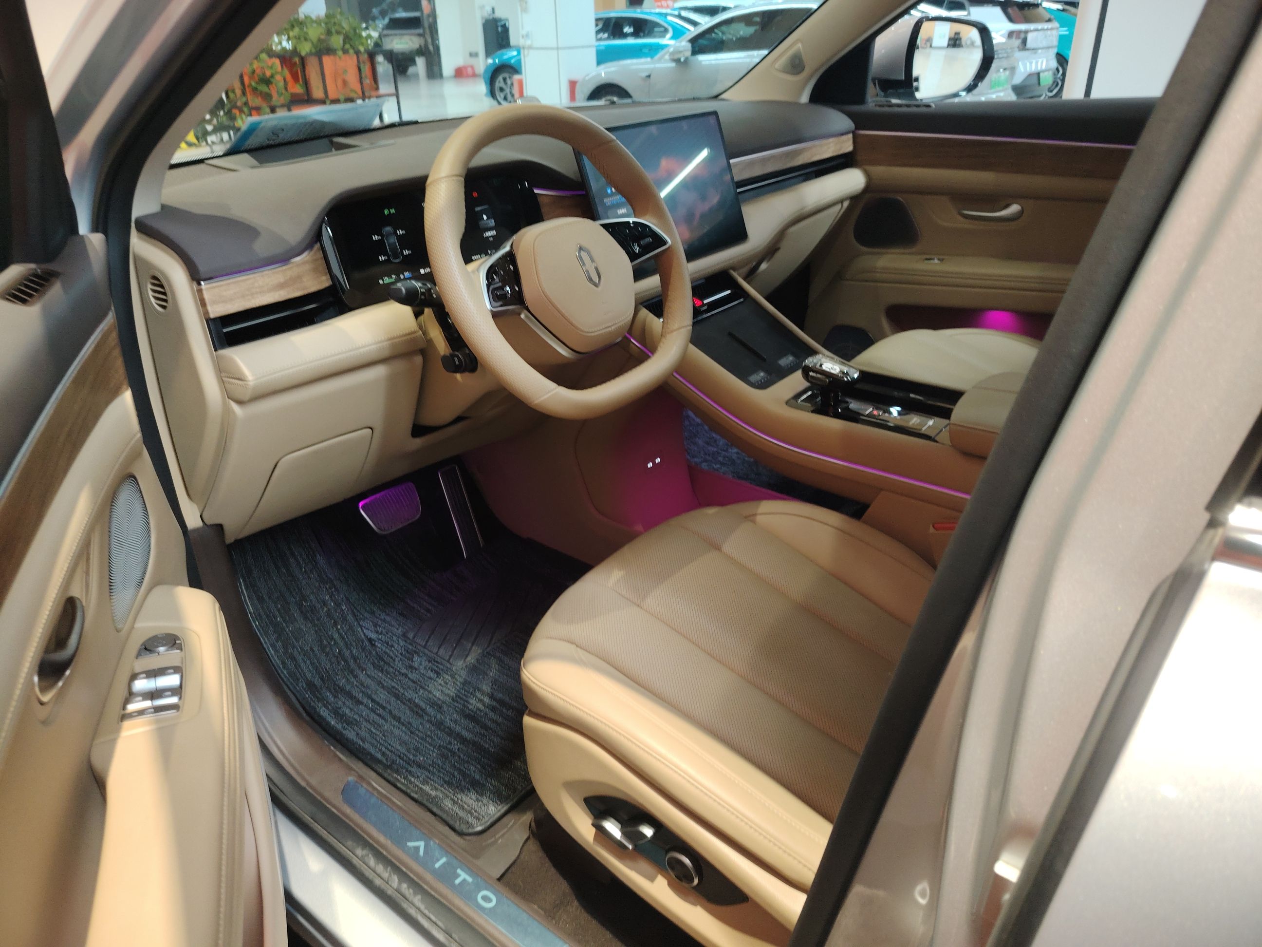 المقاعد الأمامية داخل السيارة