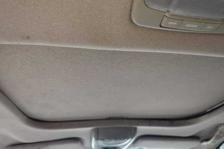 Used Huatai Santa Fe Classic 2011 2.0L Gasoline Manual Two-Wheel Drive Luxury Version Headliner