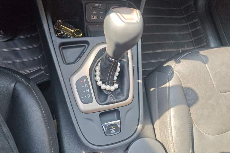 Used Jeep Cherokee 2017 2.0L Superior Edition Gear Lever