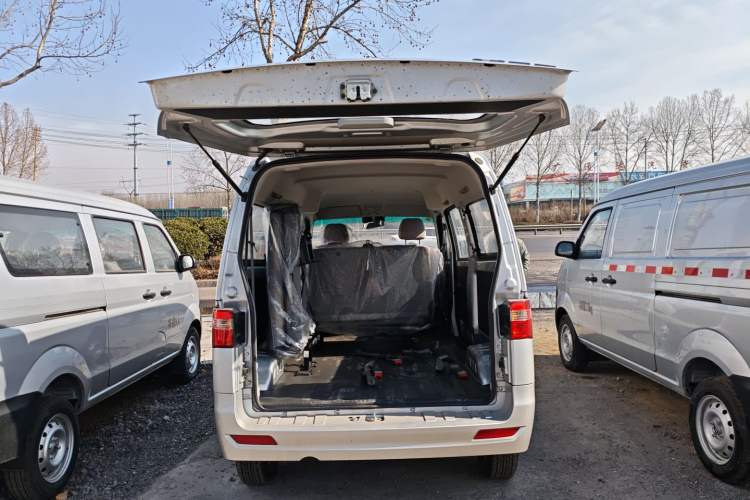 Used Jinbei Hiace X30 2024 1.5L Champion Edition Passenger Vehicle 5/6/7 Seats