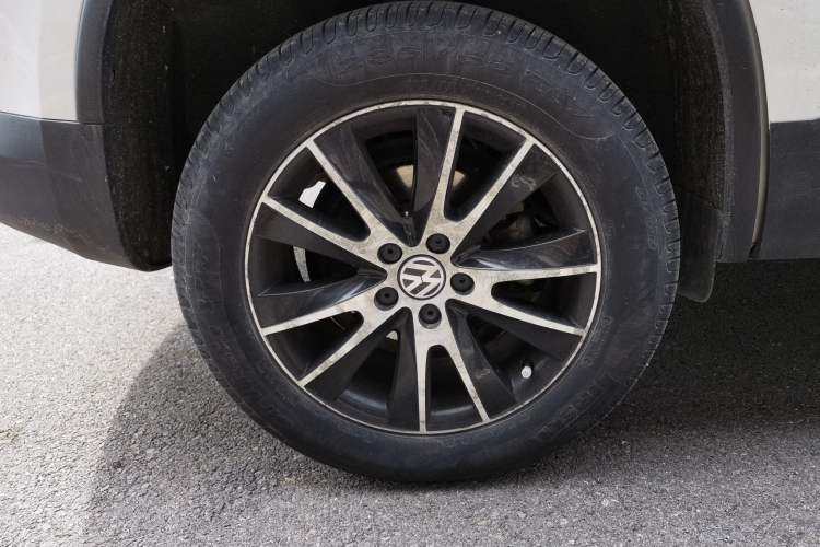 Used Volkswagen Tiguan 2015 1.8TSI Automatic Two-Wheel Drive Luxury Model Exterior 5