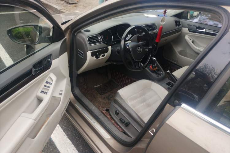 Used Volkswagen Sagitar 2015 230TSI Automatic Luxury Model