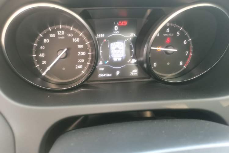 Used Land Rover Discovery Sport 2018 240 PS SE Version Odometer Close Up