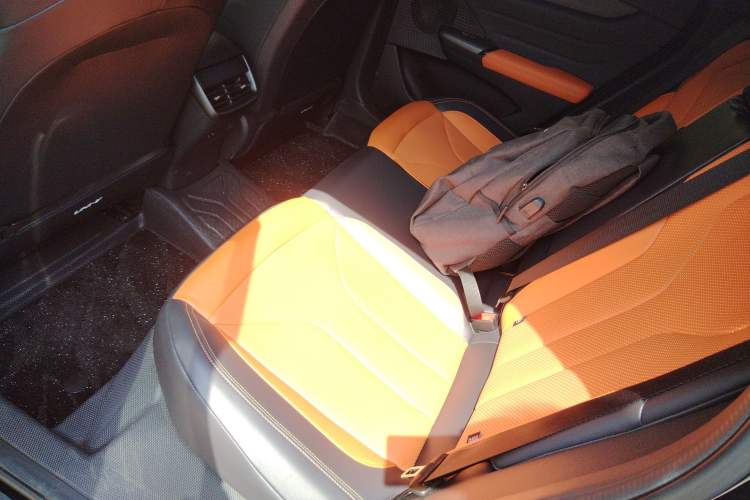 Used CHANGAN UNI-V 2025 Model Third-Generation 2.0T Dynamic Edition
