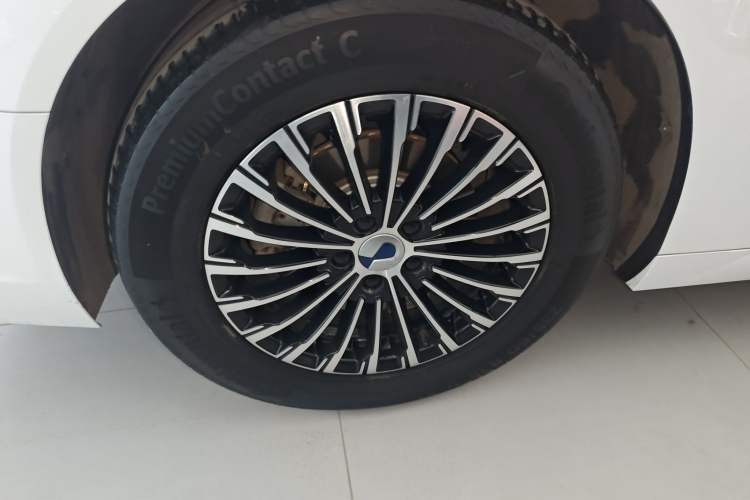 Used Denza D9 2024 DM-i 980 Four-Wheel Drive Prestige Model Exterior 5