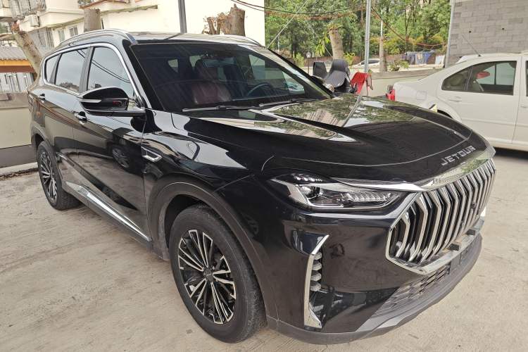 Used JETOUR X70 PLUS 2023 1.5T Manual Warrior PRO 7-Seater Front Right 45 Deg