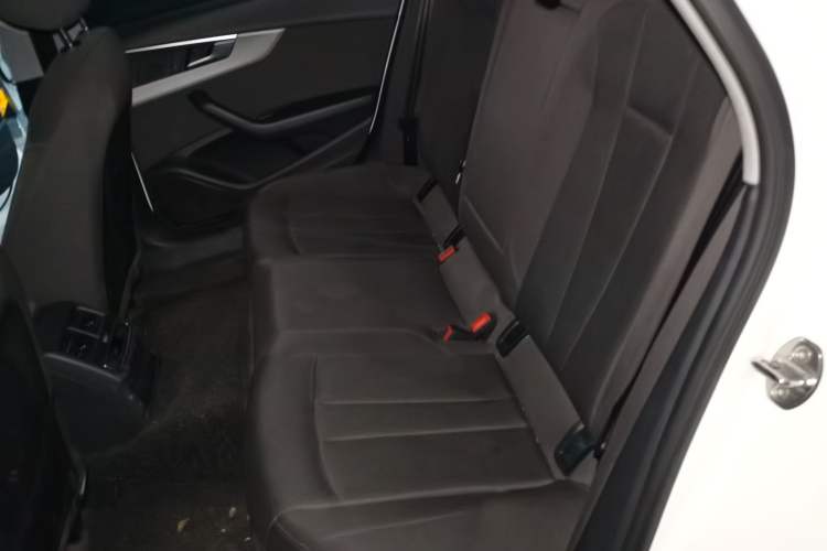 Used Audi A4L 2019 40 TFSI Ambition China VI Left Rear Seat