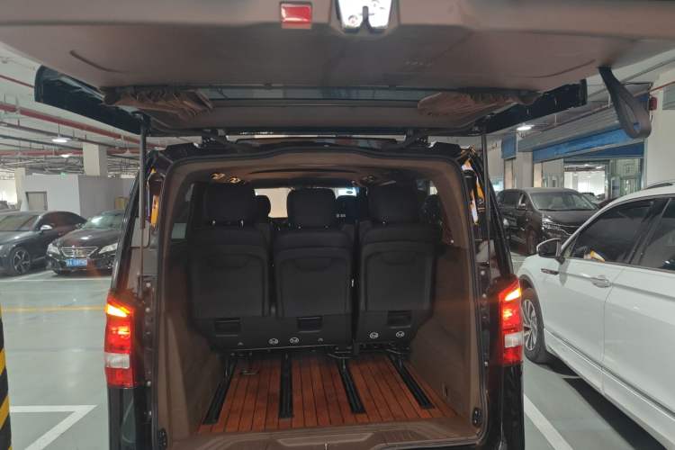 Used Mercedes-Benz Vito 2018 2.0T Elite Version 7 Seats China VI Emission Standard
