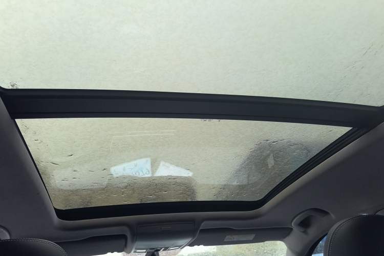 Used Volkswagen Tiguan L 2019 330TSI Automatic Two-Wheel Drive Panoramic Comfort Edition China VI Standard Headliner