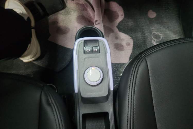 Used Chery QQ Ice Cream 2022 120km Conical Shape Lithium Iron Phosphate Gear Lever