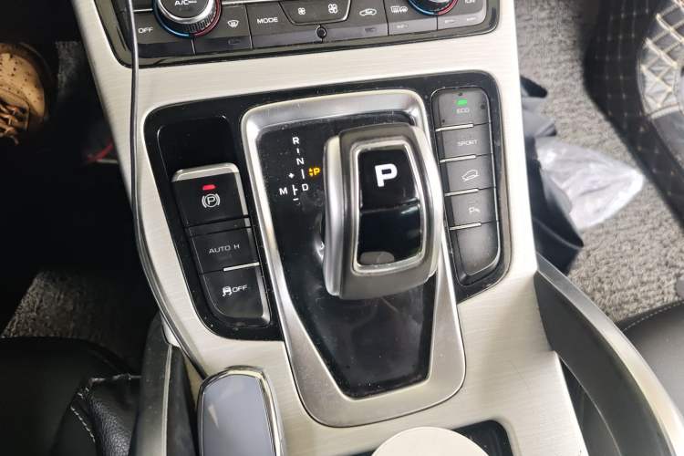 Used Geely Auto Emgrand X7 Sport 2020 1.8TD DCT Two-Wheel Drive Smart Connect 4G-Enabled Version Gear Lever