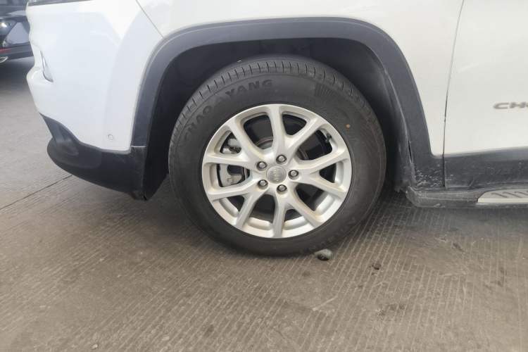 Used Jeep Cherokee 2016 2.4L Leading Edition
