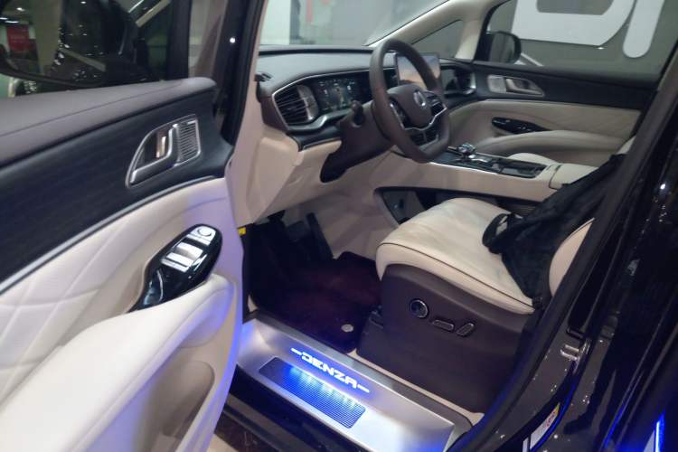 Used Denza D9 2024 DM-i 980 Four-Wheel Drive Prestige Model
