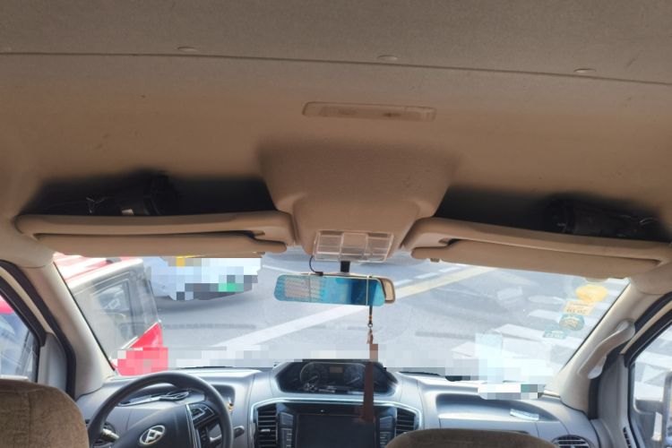 Used SAIC MAXUS Xintu V80 2018 2.5T AMT Elite Edition Short Wheelbase Mid-Roof Design 5-6 Seater Headliner