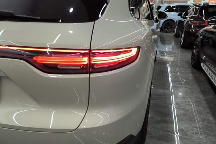 Used Porsche Cayenne E-Hybrid 2020 Cayenne E-Hybrid 2.0T Right Rear Taillight