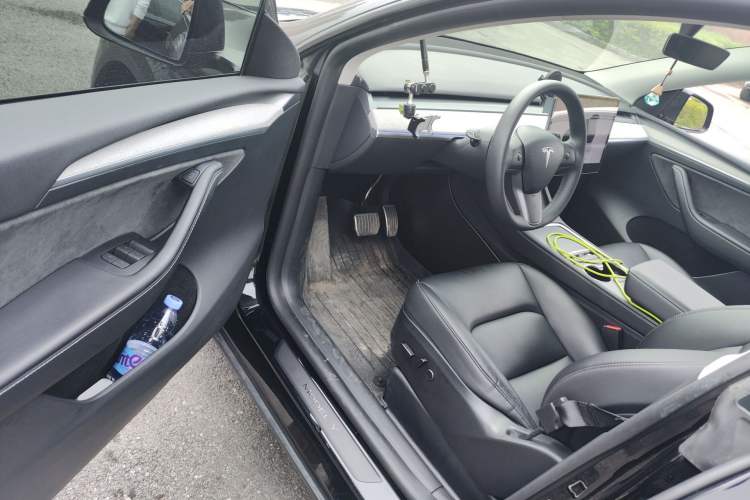 Used Tesla Model Y 2023 Rear-Wheel-Drive Version
