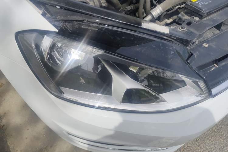 Used Volkswagen Golf 2016 230TSI Automatic Luxury Version Right Front Headlight