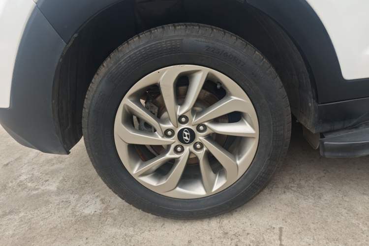 Used Hyundai Tucson 2015 2.0L Automatic Two-Wheel Drive Smart Version
