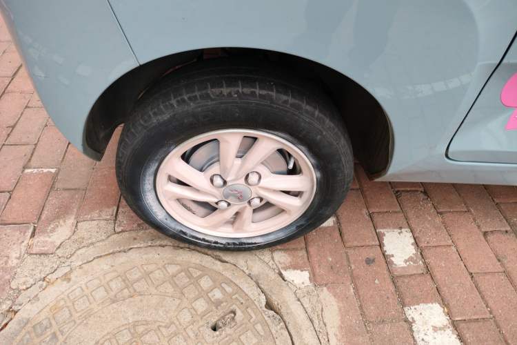 Used Wuling Hongguang MINIEV 2020 Zizai Version Lithium-NMC Right Rear Wheel Hub