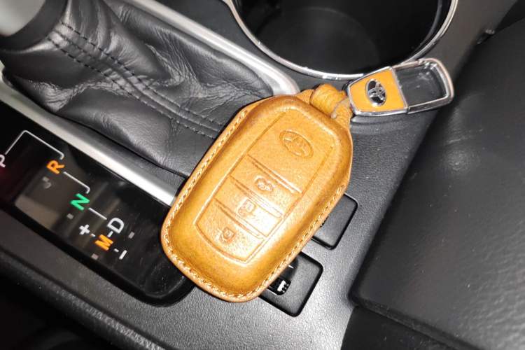 Used Toyota Highlander 2018 2.0T Four-Wheel Drive Prestige Version 7 Seats China VI Standard Vehicle Key