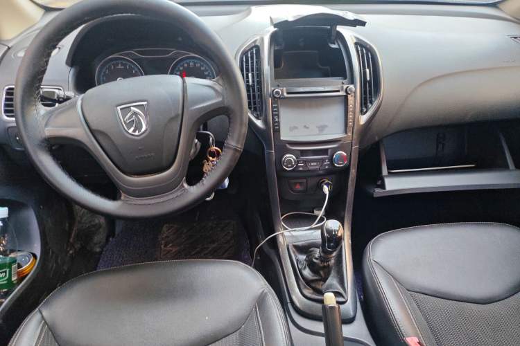 Used Baojun 610 2014 CROSS 1.5L Manual Comfort Model
