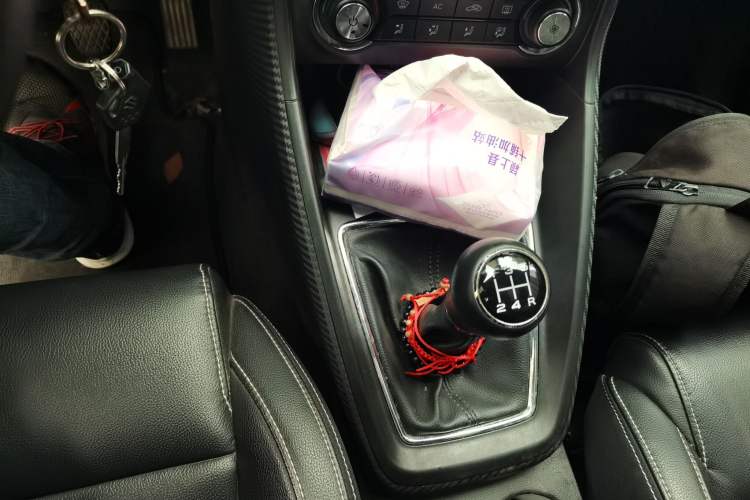 Used MG ZS 2017 1.5L Manual Deluxe Internet Edition Gear Lever