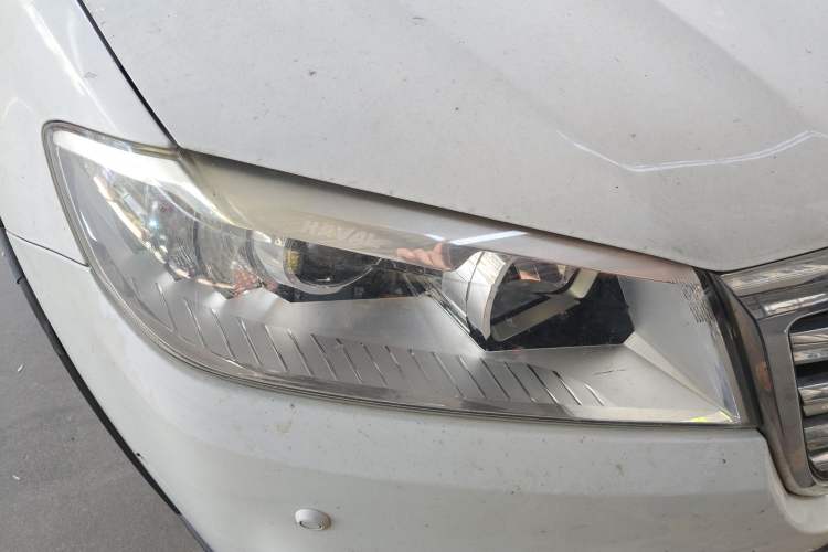 Used Haval H6 2015 Sport Edition 1.5T Automatic Two-Wheel Drive Luxury Model Right Front Headlight