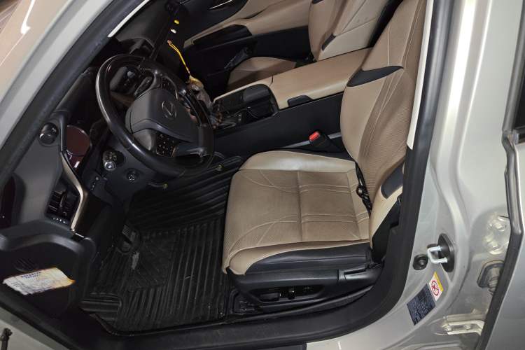 Used Lexus ES 2018 300h Premium Edition China V Standard
