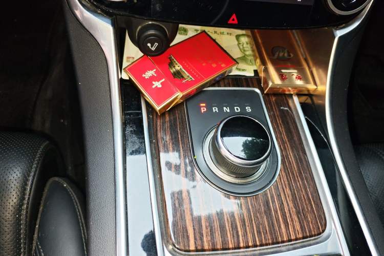 Used Jaguar XFL 2017 XFL 2.0T 240PS Luxury Edition Gear Lever