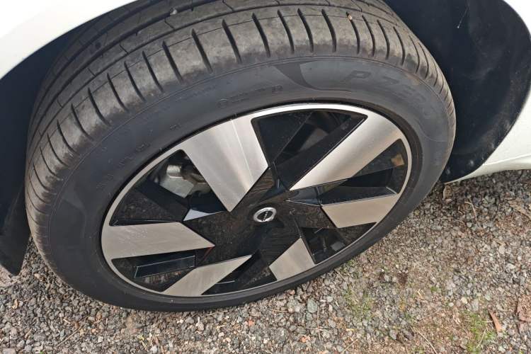 Used Volvo XC60 New Energy 2024 T8 Plug-in Hybrid Long-Range All-Wheel Drive Smart Luxury Edition Left Front Wheel Hub