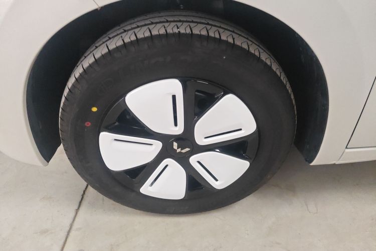 Used Wuling Hongguang MINIEV 2025 Four-Door Version Advanced Edition Left Front Wheel Hub
