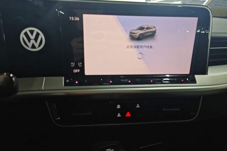 Used Volkswagen Tavendor 2023 380TSI Four-Wheel Drive R-Line Cruise Edition Audio And AC Panel