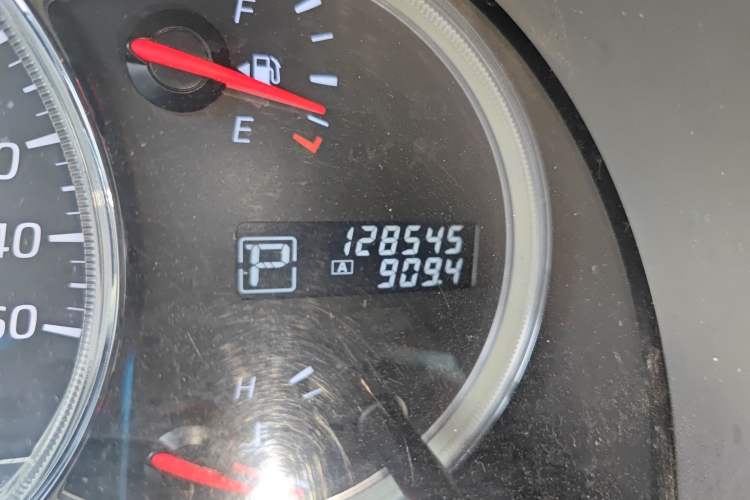 Used Nissan Teana 2011 2.5L XL Advanced Edition Odometer Close Up